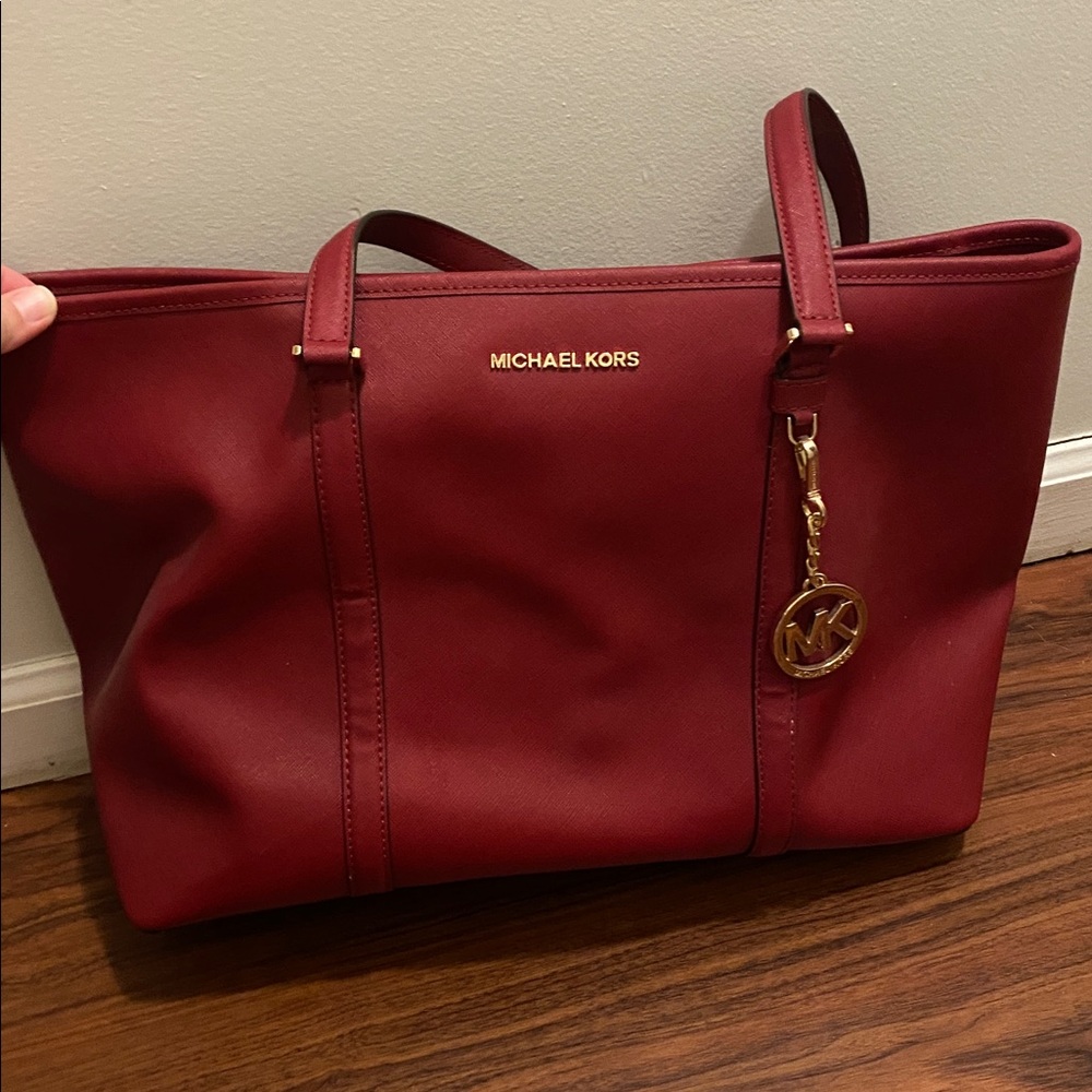 Michael Kors Jet Set Travel Saffiano Leather Tote Bag
